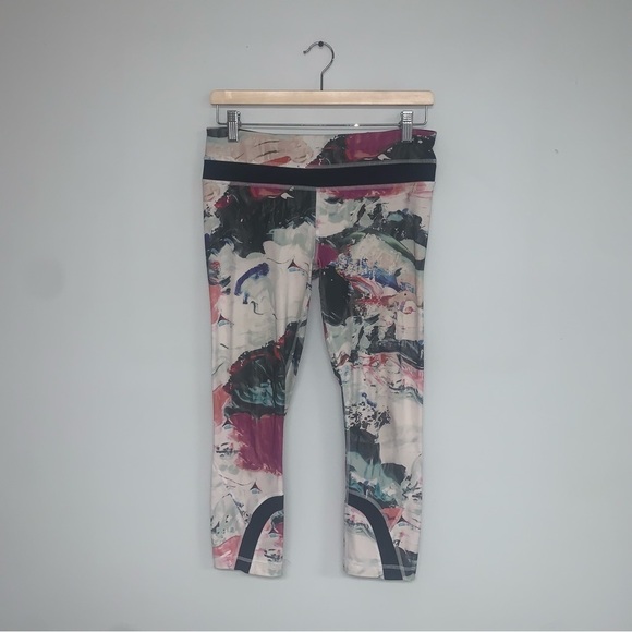 Lululemon Run: Inspire Crop II Leggings Size 6 US White Abstract Luxtreme Capris - Picture 2 of 15